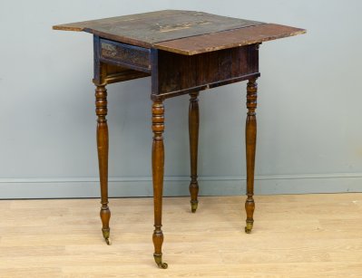 Старинный раскладной стол для рукоделия