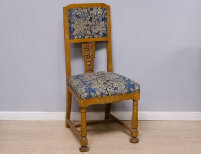 Антикварный дубовый стул с резьбой