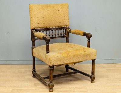 Антикварное гостиное кресло