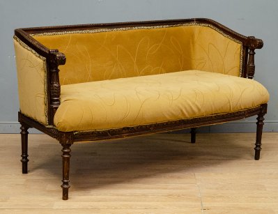 Антикварный салонный диван