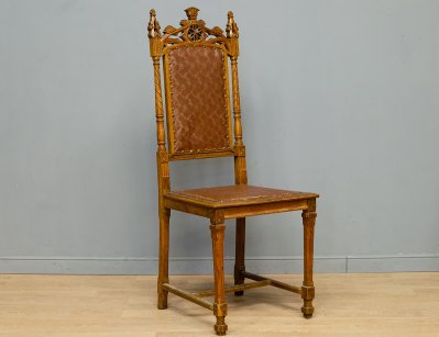 Антикварный стул в стиле неоготика