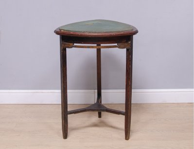 Антикварный чайный столик в стиле модерн