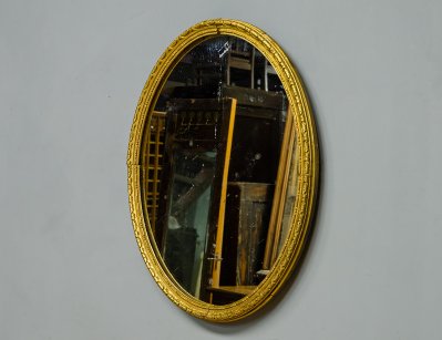Старинное овальное зеркало
