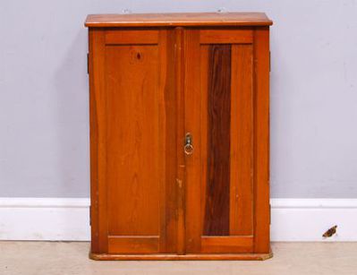 Старинный навесной шкафчик