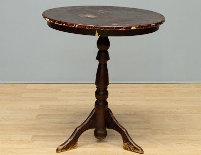 Старинный круглый столик