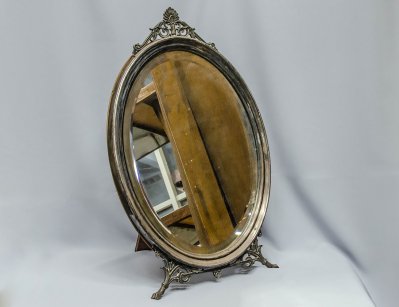 Настольное зеркало в посеребрённой раме