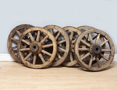 Старинные колеса от телеги