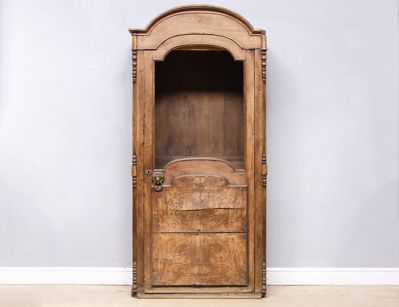 Ореховый шкаф 19 века