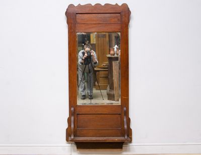 Антикварное зеркало с полкой