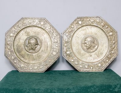 Настенные металлические медальоны