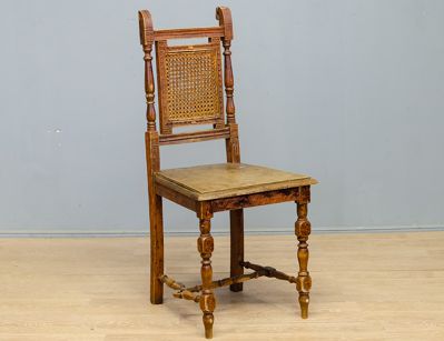 Антикварный стул с ротангом