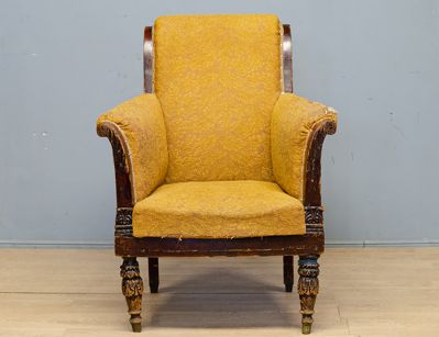 Антикварное мягкое кресло