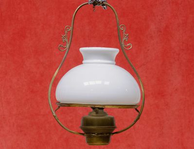 Старинный керосиновый светильник