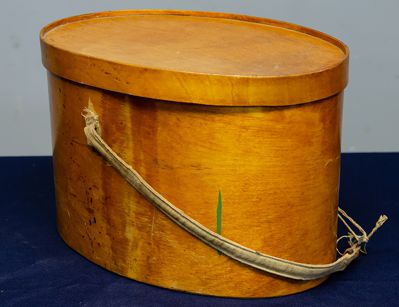 Старинная шляпная коробка Лютерма