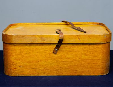 Старинная коробка для одежды Лютерма
