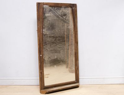 Старинное зеркало с полкой