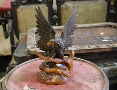 Статуэтка орел с лисой