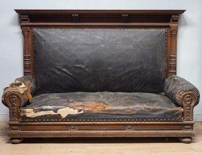 Антикварный кабинетный диван 19 века