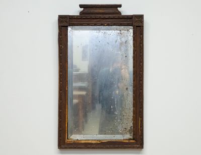 Старинное настенное зеркало