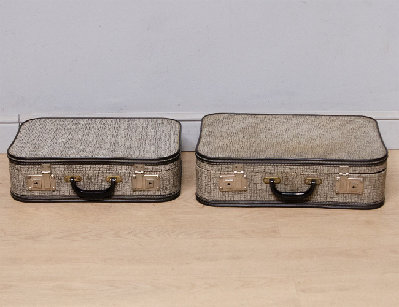 Пара винтажных чемоданов