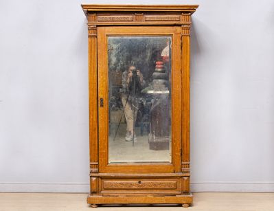 Антикварный дубовый бельевой шкаф 19 века