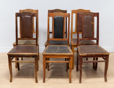 Старинные стулья с резьбой
