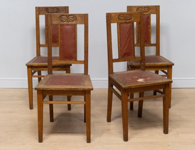 Старинные стулья с резьбой