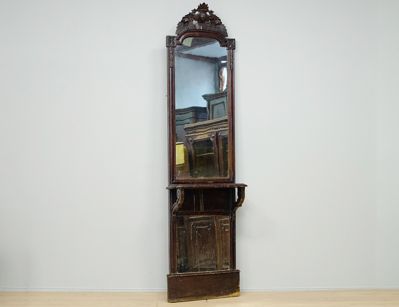 Антикварное простеночное зеркало с резьбой