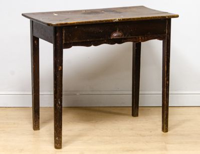 Старинный стол с ящиком