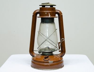 Старинный керосиновый фонарь