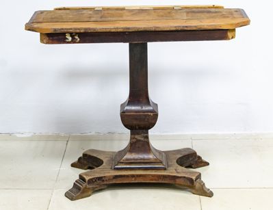 Антикварный гостинный стол