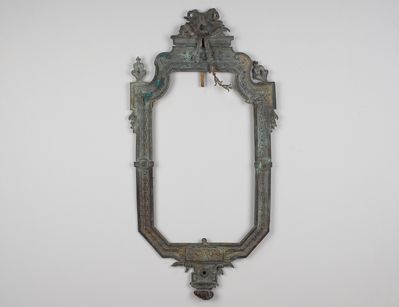 Антикварное металлическое настенное зеркало