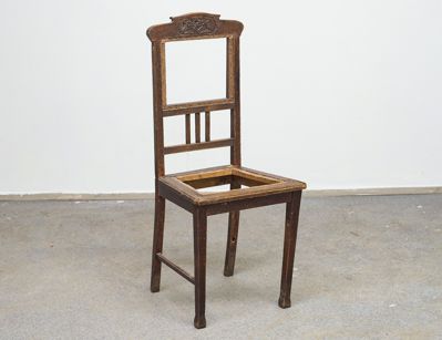 Старинный дубовый стул в стиле модерн