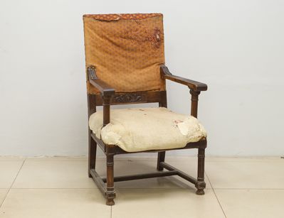 Антикварное дубовое кресло