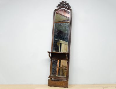 Антикварное простеночное зеркало с резьбой