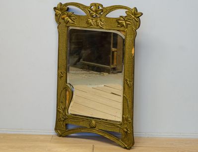 Антикварное зеркало в стиле модерн