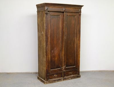 Старинный дубовый платяной шкаф