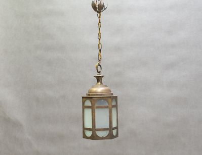 Старинный латунный фонарь