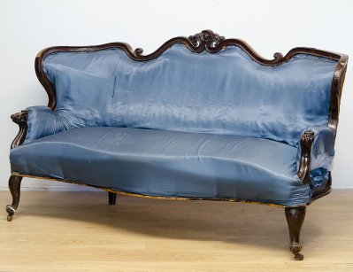 Антикварный диван XIX века