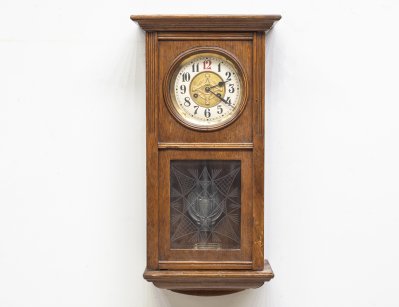 Антикварные настенные часы модерн