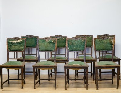 Антикварные стулья с резьбой