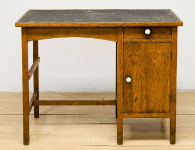 Старинынй дубовый письменный стол