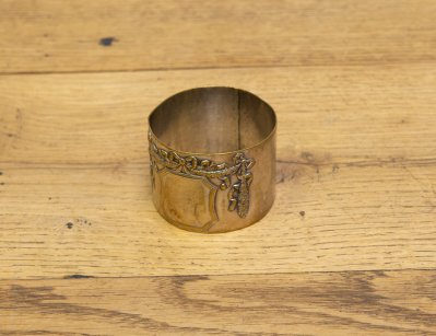 Антикварное кольцо для салфетки