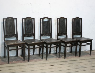 Пять дубовых стульев
