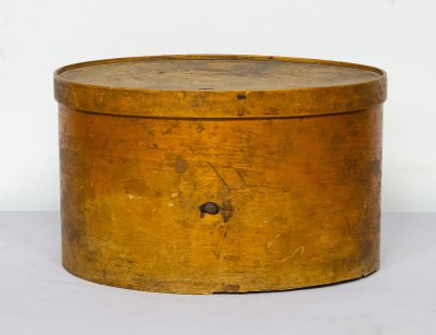 Старинная овальная шляпная коробка