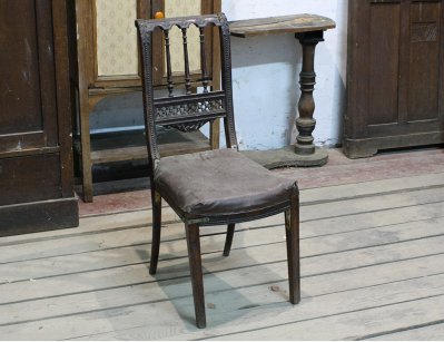 Старинный резной стул
