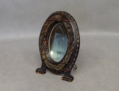 Антикварное настольное зеркало с резбой