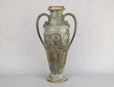 Старинная напольная металлическая ваза