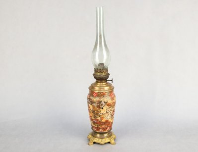 Старинная керамическая керосиновая лампа