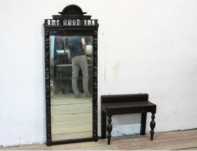 Старинное зеркало с консолью